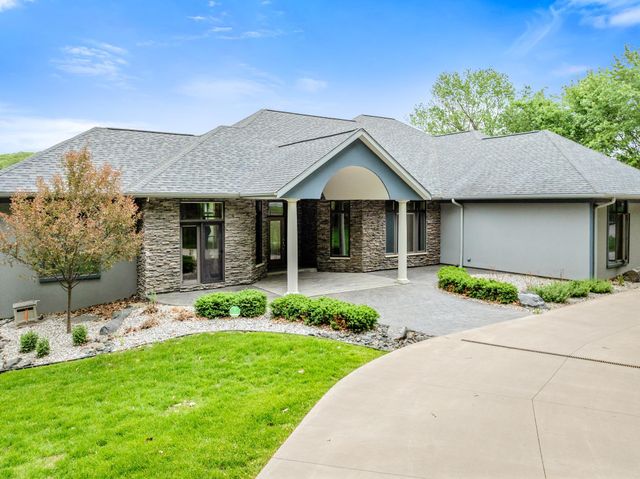 446 Country Club Lane, Onalaska, WI 54650