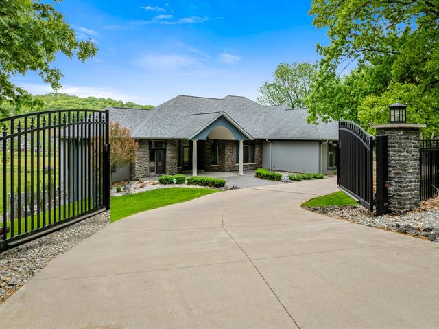 446 Country Club Lane, Onalaska, WI 54650
