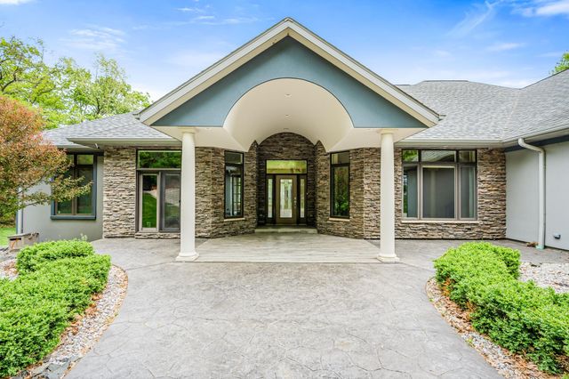 446 Country Club Lane, Onalaska, WI 54650