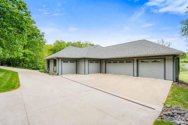 446 Country Club Lane, Onalaska, WI 54650