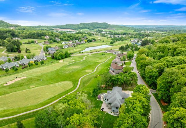 446 Country Club Lane, Onalaska, WI 54650