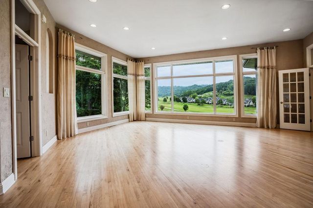 446 Country Club Lane, Onalaska, WI 54650