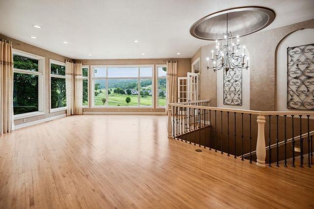 446 Country Club Lane, Onalaska, WI 54650