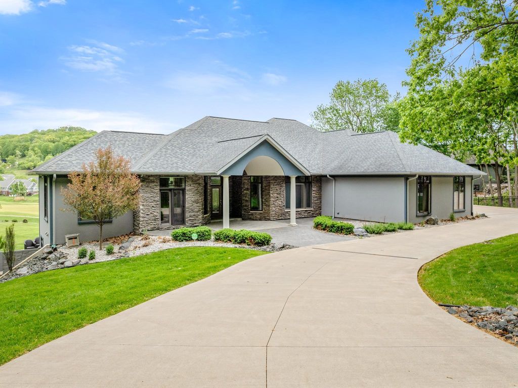 446 Country Club Lane, Onalaska, WI 54650