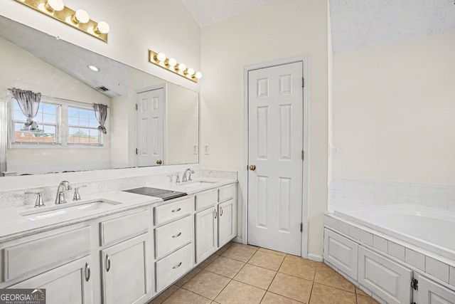 5207 Meadowbrooke Chase, Stone Mountain, GA 30088