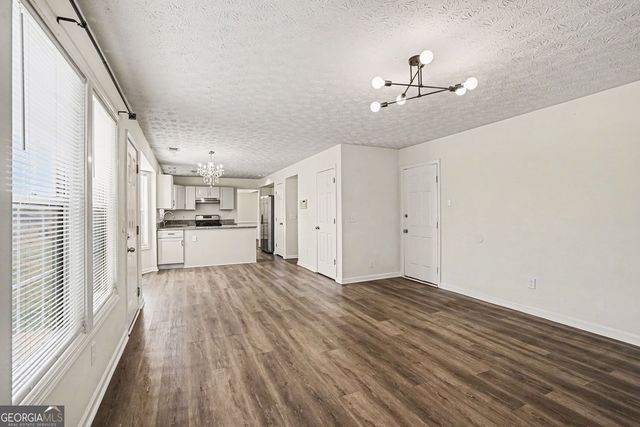 5207 Meadowbrooke Chase, Stone Mountain, GA 30088