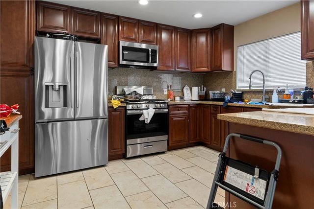 217 E 5th Street, Perris, CA 92570