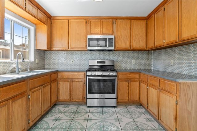 217 E 5th Street, Perris, CA 92570