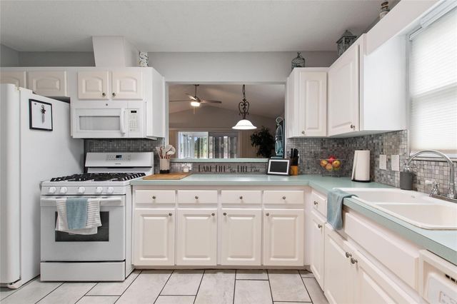 1083 MOTORCOACH DRIVE, Polk City, FL 33868