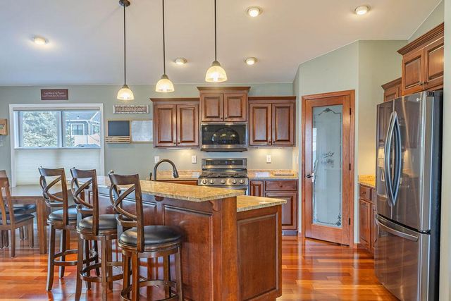 905 Pioneer DRIVE, Holmen, WI 54636