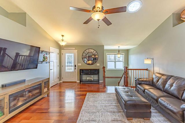 905 Pioneer DRIVE, Holmen, WI 54636