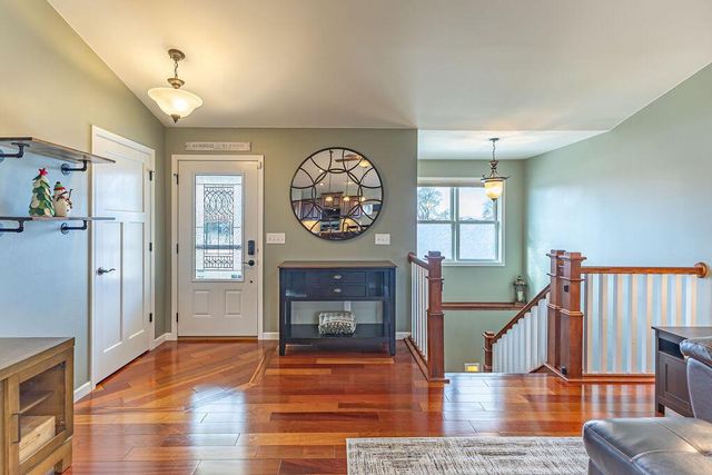 905 Pioneer DRIVE, Holmen, WI 54636