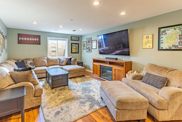 905 Pioneer DRIVE, Holmen, WI 54636