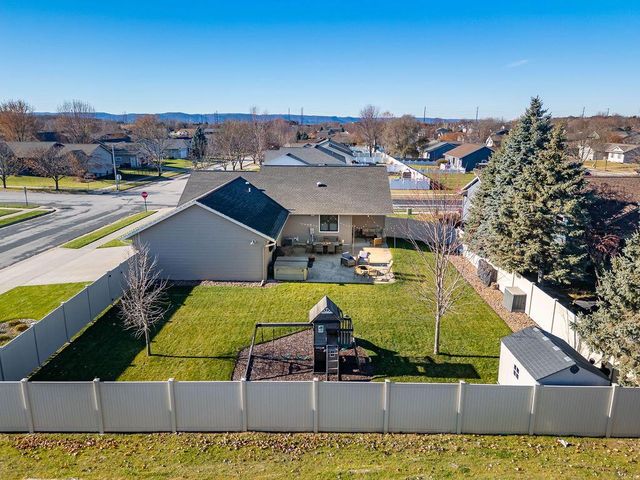 905 Pioneer DRIVE, Holmen, WI 54636