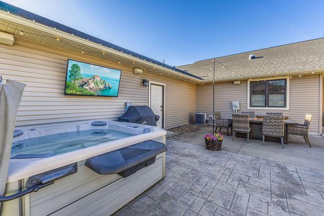 905 Pioneer DRIVE, Holmen, WI 54636