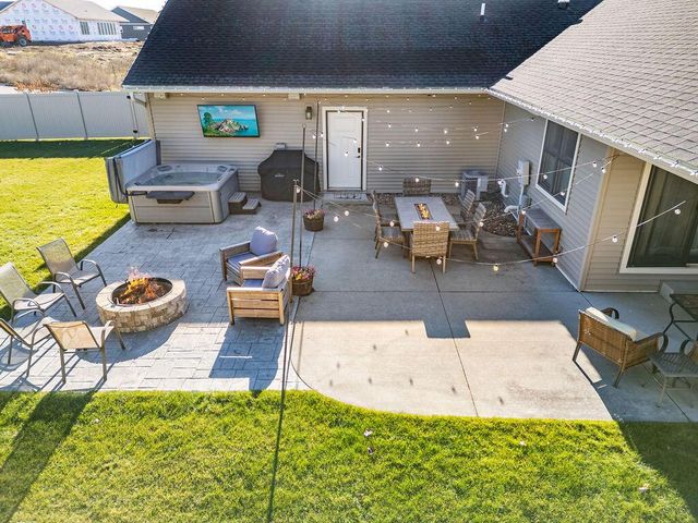 905 Pioneer DRIVE, Holmen, WI 54636