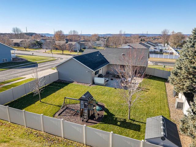 905 Pioneer DRIVE, Holmen, WI 54636