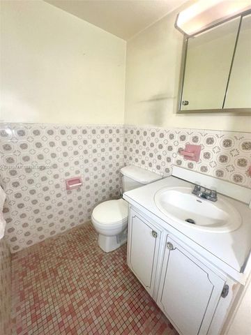 1658 Bay Rd 203, Miami Beach, FL 33139