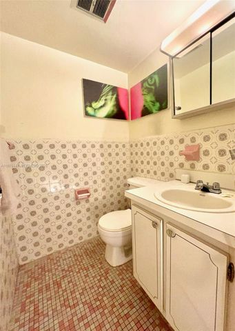 1658 Bay Rd 203, Miami Beach, FL 33139