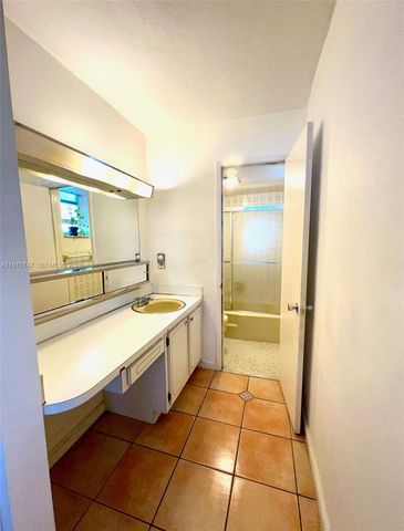 1658 Bay Rd 203, Miami Beach, FL 33139