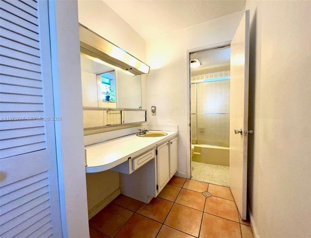 1658 Bay Rd 203, Miami Beach, FL 33139