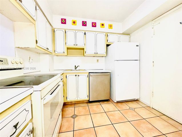 1658 Bay Rd 203, Miami Beach, FL 33139