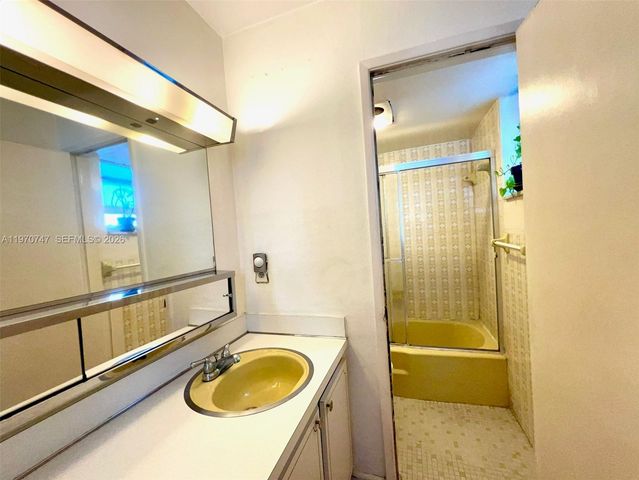 1658 Bay Rd 203, Miami Beach, FL 33139