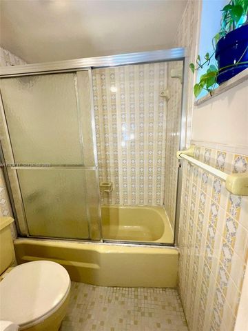 1658 Bay Rd 203, Miami Beach, FL 33139