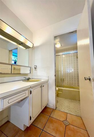 1658 Bay Rd 203, Miami Beach, FL 33139