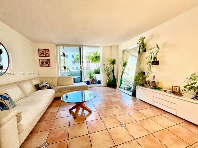 1658 Bay Rd 203, Miami Beach, FL 33139