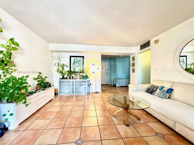 1658 Bay Rd 203, Miami Beach, FL 33139