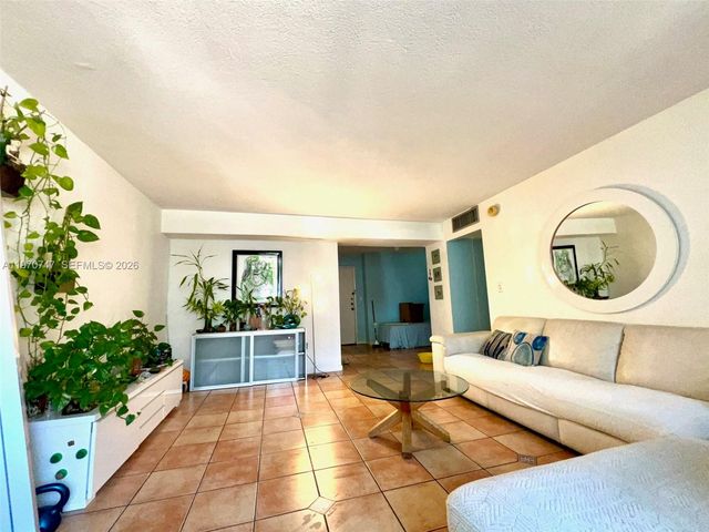 1658 Bay Rd 203, Miami Beach, FL 33139