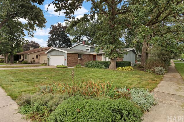 225 S Seymour Avenue, Mundelein, IL 60060
