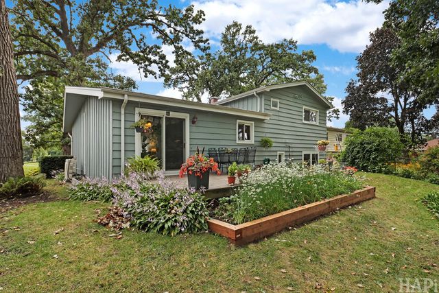 225 S Seymour Avenue, Mundelein, IL 60060