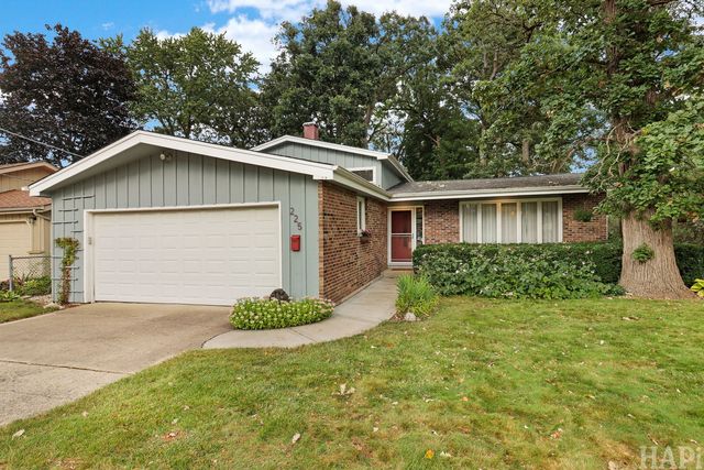 225 S Seymour Avenue, Mundelein, IL 60060