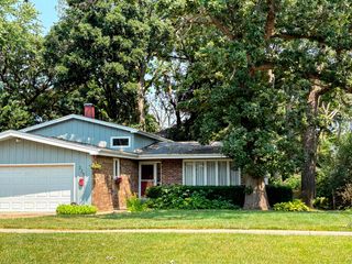 225 S Seymour Avenue, Mundelein, IL 60060