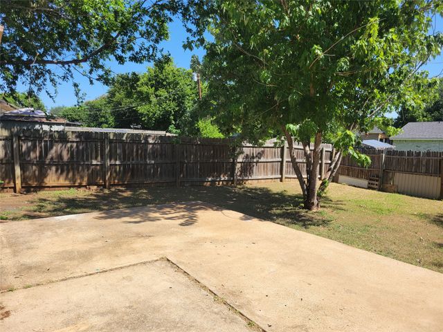 1411 Clearfield Drive, Cleburne, TX 76033