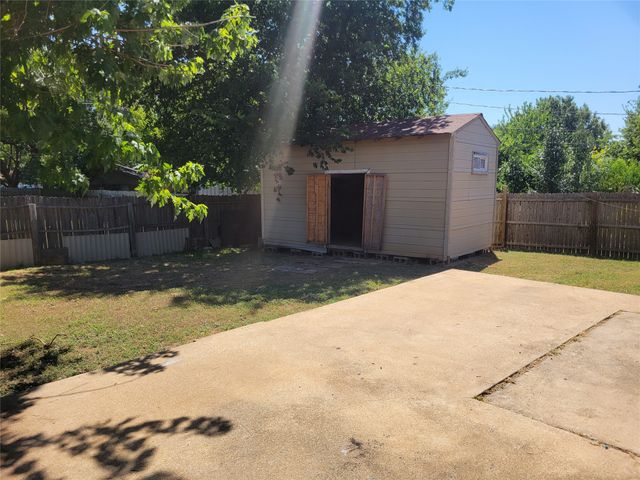 1411 Clearfield Drive, Cleburne, TX 76033