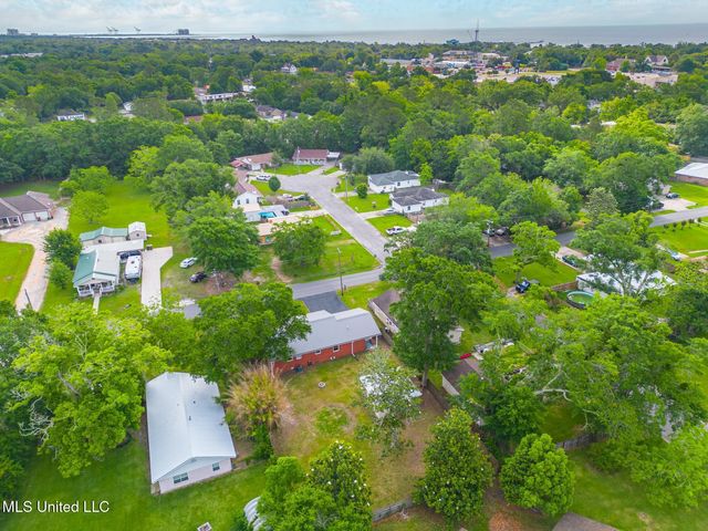 328 Seal Avenue, Long Beach, MS 39560