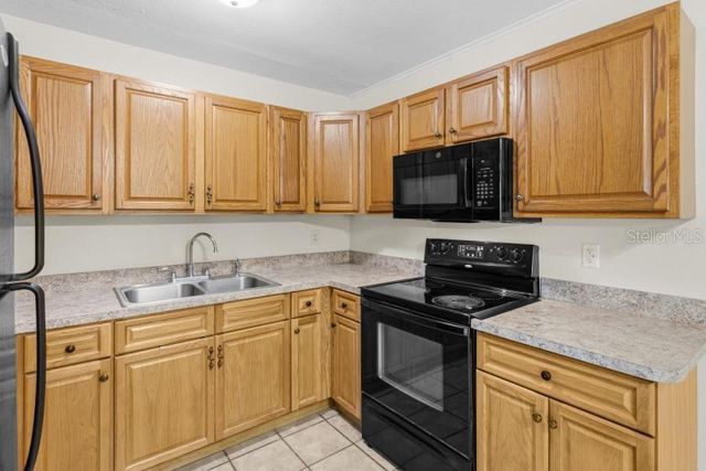 220 SE 71ST STREET, Gainesville, FL 32641
