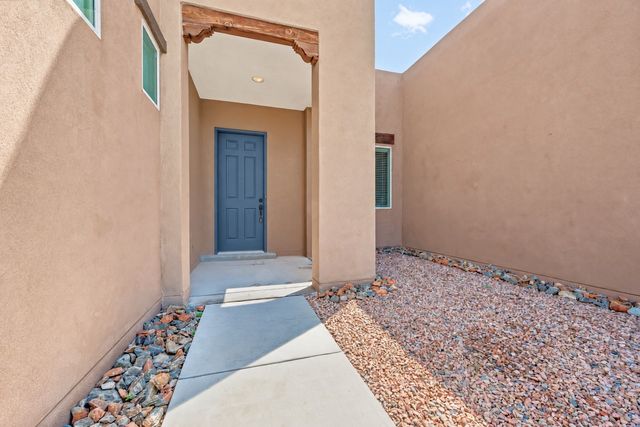 4689 Lluvia Encantada, Santa Fe, NM 87507