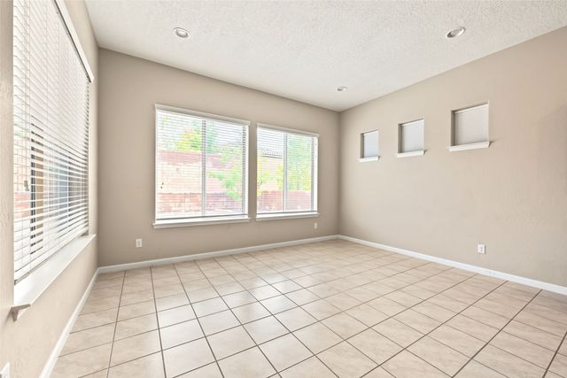 4689 Lluvia Encantada, Santa Fe, NM 87507