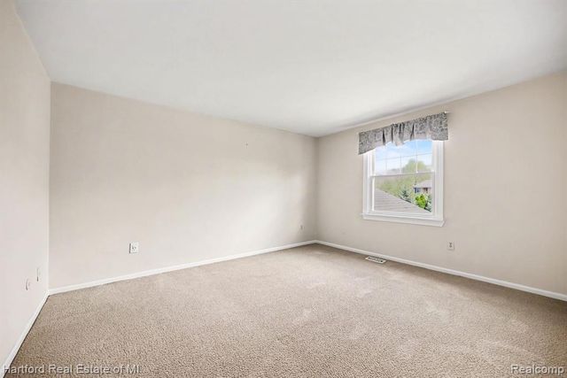 25800 Rutledge Crossing, Farmington Hills, MI 48335