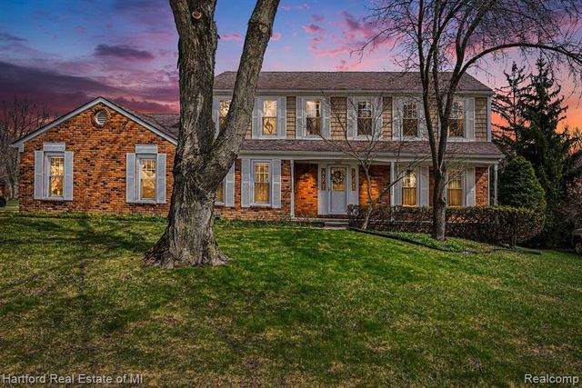 25800 Rutledge Crossing, Farmington Hills, MI 48335