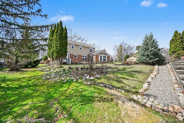 25800 Rutledge Crossing, Farmington Hills, MI 48335