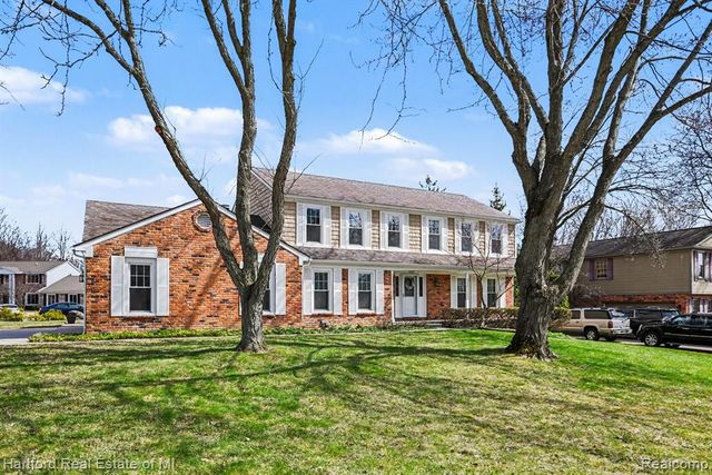 25800 Rutledge Crossing, Farmington Hills, MI 48335