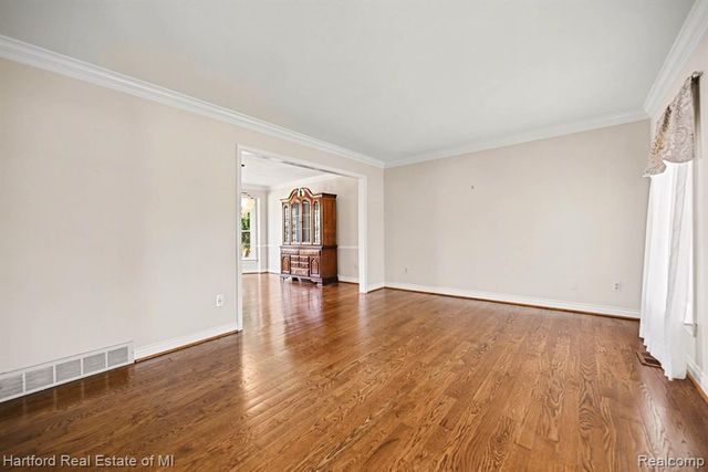 25800 Rutledge Crossing, Farmington Hills, MI 48335