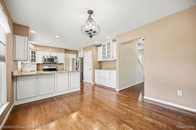 25800 Rutledge Crossing, Farmington Hills, MI 48335