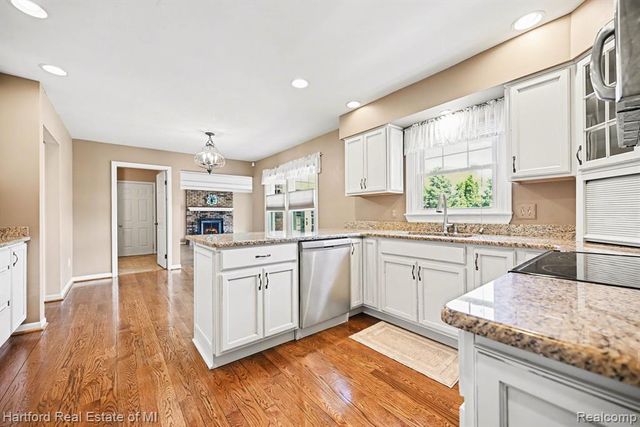 25800 Rutledge Crossing, Farmington Hills, MI 48335