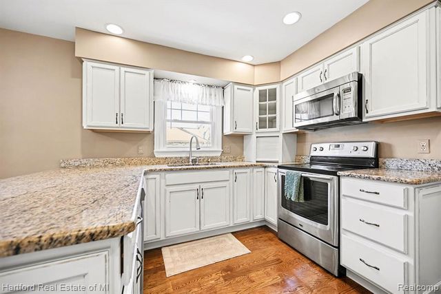 25800 Rutledge Crossing, Farmington Hills, MI 48335